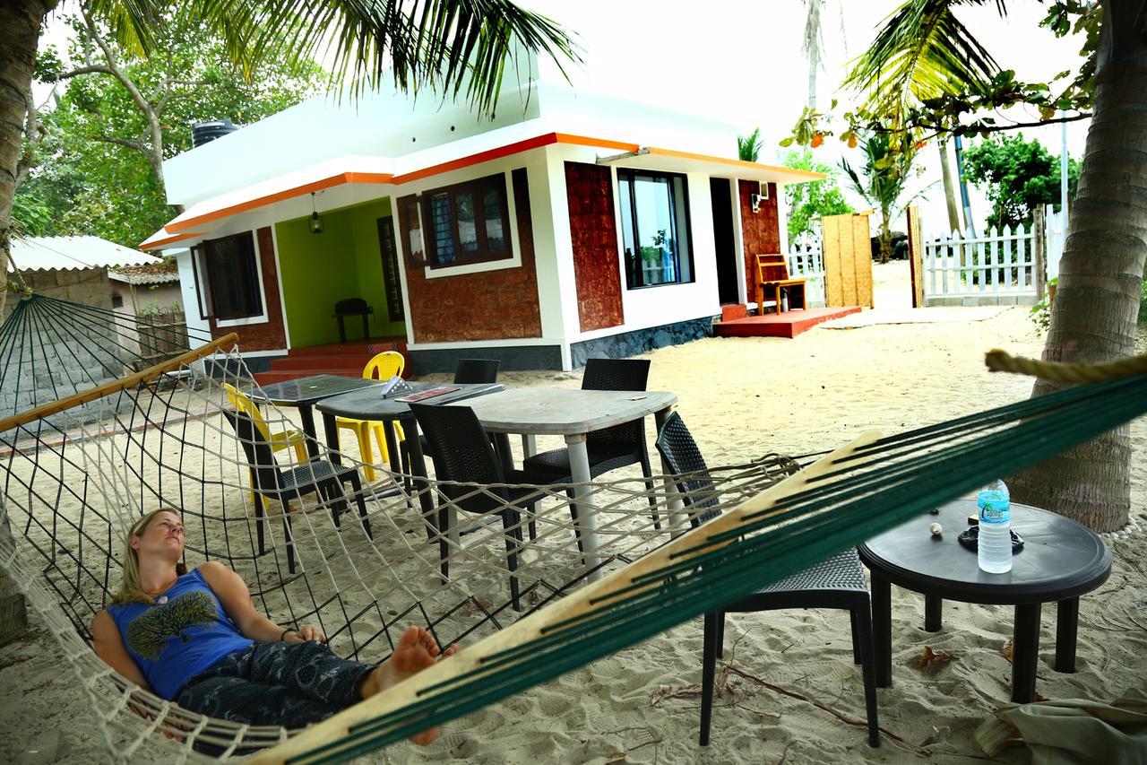 Funky Art Beach House Alappuzha Exteriör bild